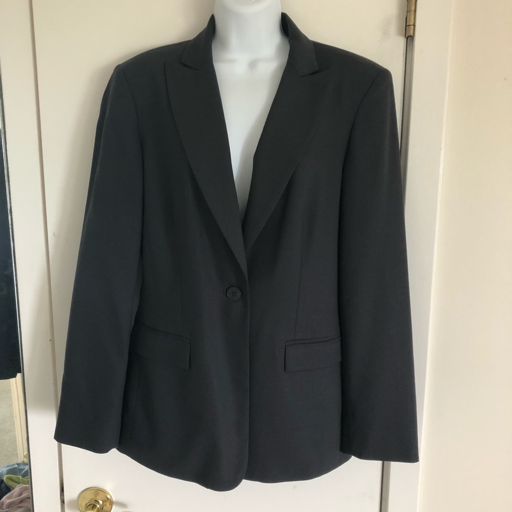 💥Calvin Klein Smokey Grey blazer.  Classic